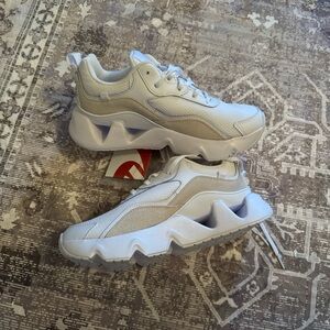 Nike RYZ 365 2 White Shoes